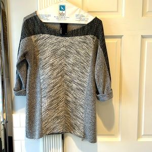 Dolan T-Shirt size M 3/4 sleeve top in black, white and gray.